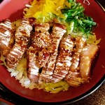 てっぱん屋 虎鉄 - 朝霧高原 豚ロースステーキ丼