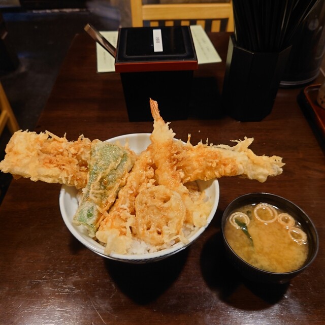 神田すずらん通りの老舗天麩羅屋で極上天丼 By Takegojp はちまき 神保町 天ぷら 食べログ