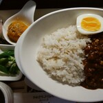 Kamekichi Yorimichi - ●キーマカレー定食●豆と挽き肉のスパイシーなキーマカレー。人気メニューです。 税込800円