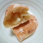 パニフィカシオン ユー - あたためると中のホワイトチョコがとろけます(*´-`)
      レモンピールのほろ苦さも良し