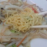 Raika - 麺は昔からある中華麺。焼きが入ってやや固い。