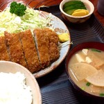 Tonkatsu Yoshie - ロースとんかつ定食