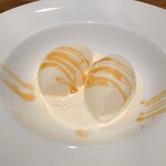 ラ・トォルトゥーガ - 吉田牧場 リコッタチーズのグラス(アイスクリームのことです)770円✨ミルキーでコクのあるチーズアイス♫なのに後味爽やか！かかっている蜂蜜にお花の香りがするんです✨絶品。