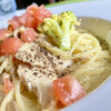 ラ ミシェル - 料理写真:スモークチキンとブロッコリーのカレークリーム。生パスタはソースによく馴染みます。
