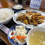 中華料理 龍馬 - 日替わりの特別定食 ふくろ茸と鶏 700円
      おいしかったけどやっぱ五目焼きそばがとてもいいな！