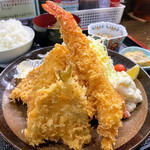 和食処 じなん坊 - ランチ ミックスフライ 990円
            ヒレカツ、エビ、イカ、キス、チキンカツ
            クリームコロッケ