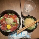OKIBI AIBE - 特製マグロ丼1,000円は味噌汁付き（ご飯は普通盛り）