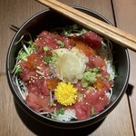 OKIBI AIBE - 箸は箸置きでなく丼の上に載せての提供はまかない風w