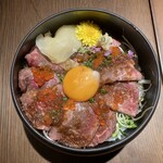 OKIBI AIBE - 同行者チョイスの国産和牛特製ローストビーフ丼1,000円（ご飯は普通盛り）