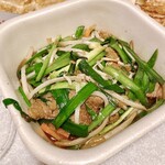 餃子の王将 - 料理写真:ニラレバ炒め　518円土産箱代　10円