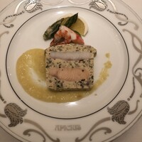 アピシウス - 桜鱒とチョウザメの温かいテリーヌ　日向夏のクゥーリィ