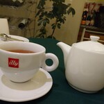 piccolo - 紅茶です  先にアイス コーヒー  のみました