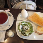 梅田コーヒー院 - トーストセット（コーヒーor紅茶、ゆでたまご、サラダorヨーグルト）　550円