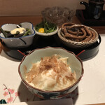Wadachi - 晩酌セット（税込み１５００円）の小鉢４つ