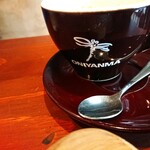 ONIYANMA COFFEE&BEER - コーヒーのグラス。
      店舗のロゴが記されております。