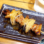 Tori Yaki Sakuemon - がり（￥330）。豚のど軟骨のコリコリ感、玉ねぎの甘みと辛味。これも気に入ったなぁ～