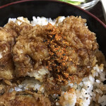 ますや - 肉厚のナマズの天ぷらに七味が合います
〜山椒よりも七味かなっ〜