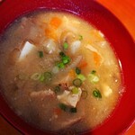 マーシュ亭 - 豚汁。甘い味付けでした。