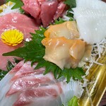 魚の山金 - 貝も鯛もエンガワも・・・どれもうまし！！