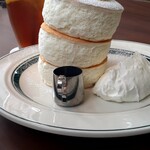 カフェ&パンケーキ gram - ピサの斜塔なみに倒れる気満々！！