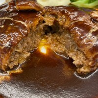 厳選洋食さくらい - ハンバーグセット デミグラスソース断面