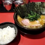 ラーメン 環2家 - 提供時。