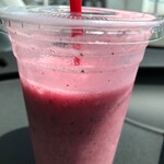 らーめん芝浜 - 苺とバナナのスムージー。ヘルシーテイスト。