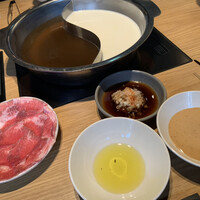 しゃぶしゃぶ KINTAN 代官山本店 - 和牛スープ、豆乳スープ