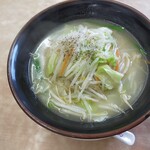 Kurumaya Ramen - 塩味の野菜ラーメン、麺半分