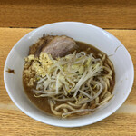 ラーメン二郎 - ラーメン 780円　麺半分 ヤサイ少な目にんにく