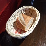 ブラッスリー ギョラン - 自家製パン