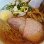 らあめん厨房 どる屋 - 透き通るようなアッサリ系のスープ