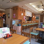 高山亭 - 開店すぐの店内