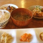 Orijinaru Sumairu - 定食は野菜たっぷりで、ホントにおいしい！