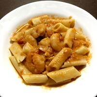 フォリオリーナ・デッラ・ポルタ・フォルトゥーナ - 海老のトマトクリームソース ウォッカとミントの香りとペンネ