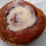 パン家のどん助 - シナモンロール