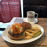GRILL BURGER CLUB SASA - 【6月Monthly Burger】”１日限定１０食”  『オレンジ香るクリームチーズ入りキャロットラペバーガー¥1150』 ※平日ランチは、ソフトドリンク付