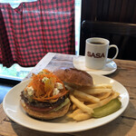 GRILL BURGER CLUB SASA - 【6月Monthly Burger】”１日限定１０食”  『オレンジ香るクリームチーズ入りキャロットラペバーガー¥1150』 ※平日ランチは、ソフトドリンク付