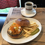 GRILL BURGER CLUB SASA - 【6月Monthly Burger】”１日限定１０食”  『オレンジ香るクリームチーズ入りキャロットラペバーガー¥1150』 ※平日ランチは、ソフトドリンク付