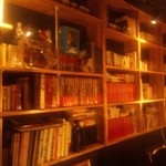 バー タルラ - 本棚