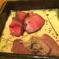 北新地 すがはら - つきだし
                牛タンの塩漬けとローストビーフ