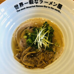 世界一暇なラーメン屋 - CAPTAIN  GOLD    鰹の香味油スープです！