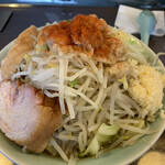 かじろうramen7 - ラーメン小 野菜、にんにく&あぶら増し 脂に一味on