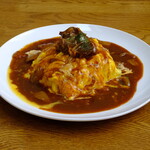 モンテマローネ - 料理写真:ビーフシチューオムライス　サラダ付き　1,300円（税込）