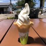 六斎茶屋 - 生乳ソフト (280円)