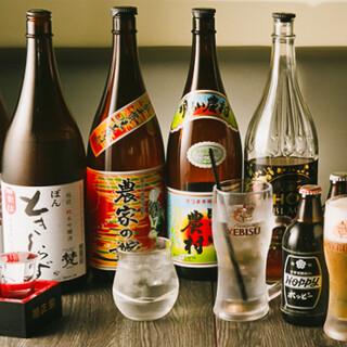 除了經典飲品之外，還有各地精選的日本酒等充實的菜品