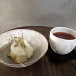 オヤツヤ ユーの喫茶 - ◆チーズケーキ（580円）、紅茶(ルイボスティーと花と果物のフレーバー：580円）