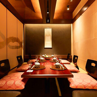 <Japanese modern private dining room with all seats private>