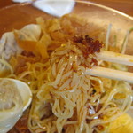 広州市場 - 冷やしわんたん麺（850円）自家製ラー油で食べると美味い！