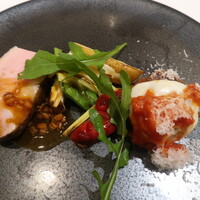 なかがわ - きなこ豚のグリルと仔羊のミンチにしたミートボール